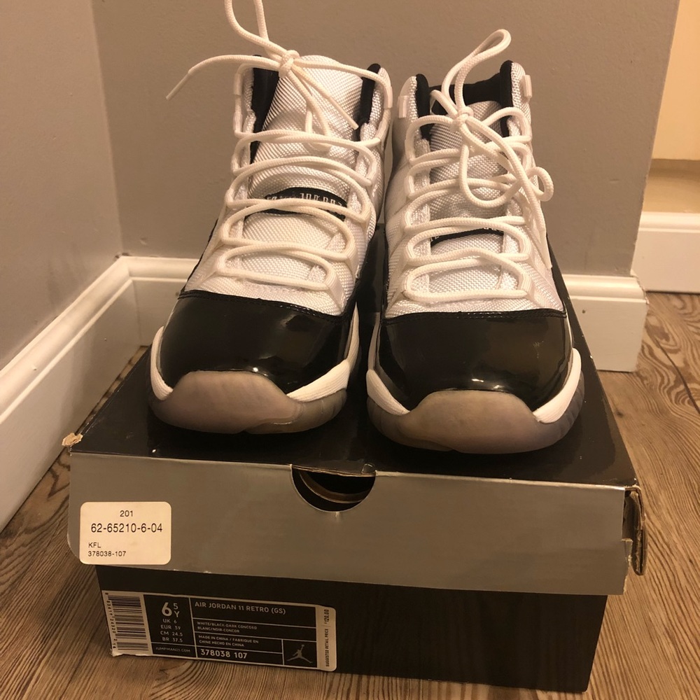Air Jordan 11 Concord (1st release)